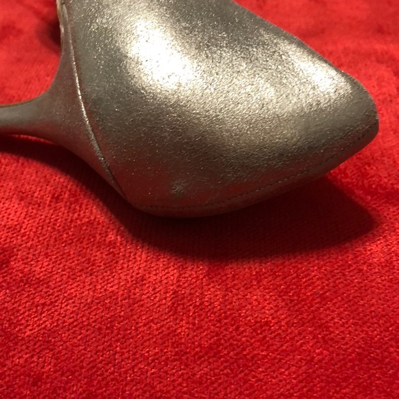 Badgley Mischka Bow Peep Toe Pump - Picture 4 of 6